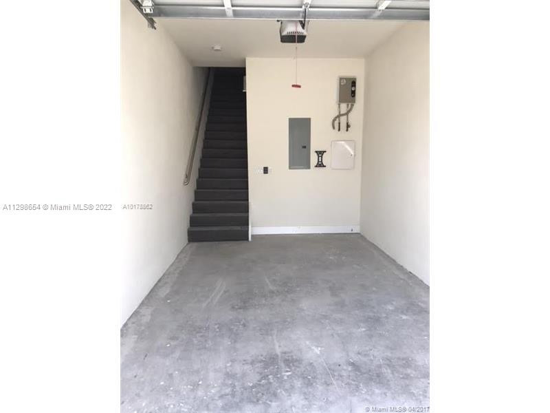 Photo 2 of 22 of 10265 NW 63rd Ter 204 condo
