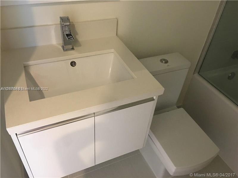 Photo 9 of 22 of 10265 NW 63rd Ter 204 condo