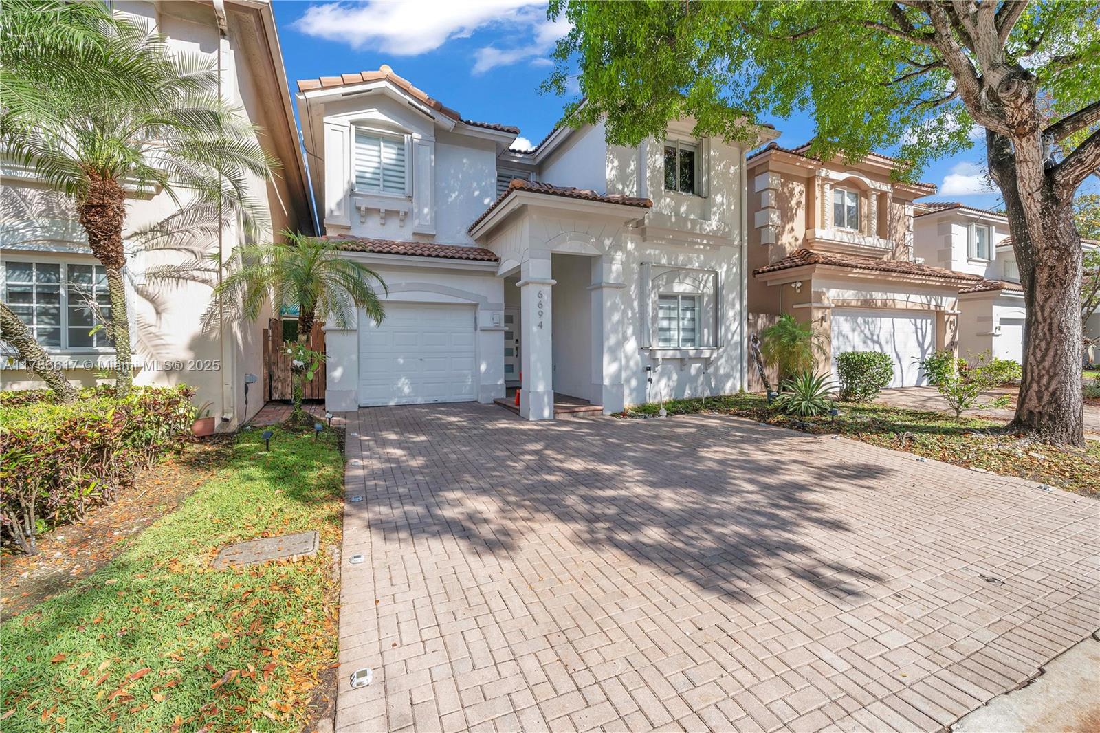Property for Sale at 6694 Nw 107th Pl, Doral, Miami-Dade County, Florida - Bedrooms: 4 
Bathrooms: 3  - $1,119,000