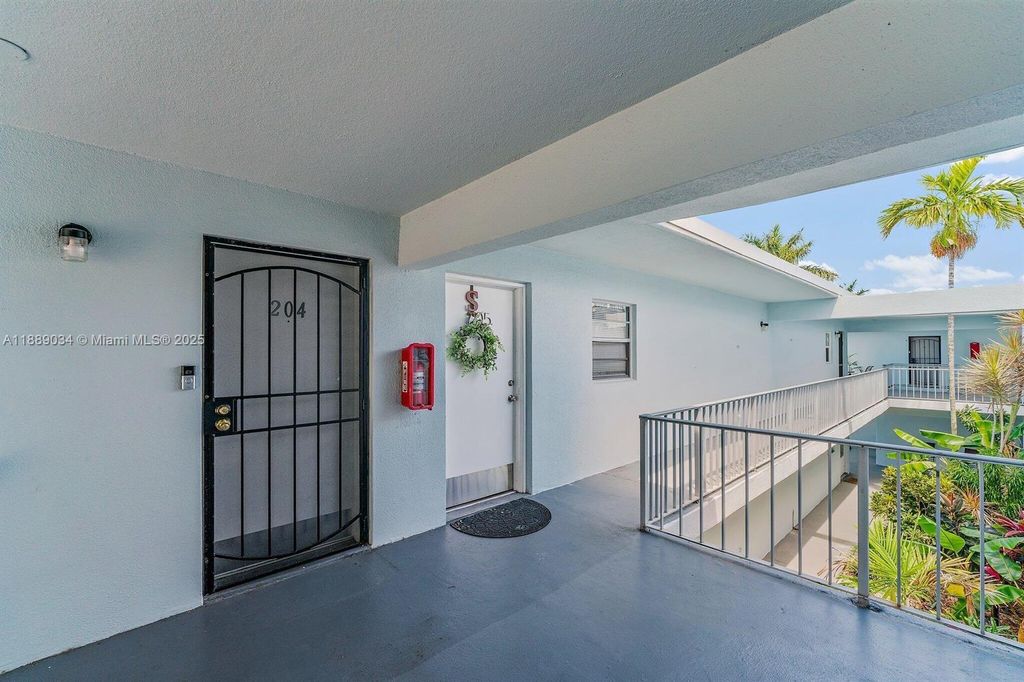 Photo of 725 Hummingbird Way #204, North Palm Beach, FL 33408 (MLS # A11889034)