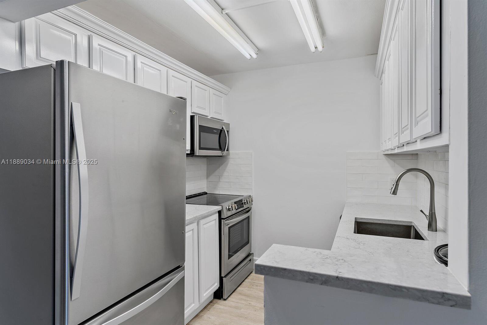 LORI-LYNN CONDO - Residential Lease