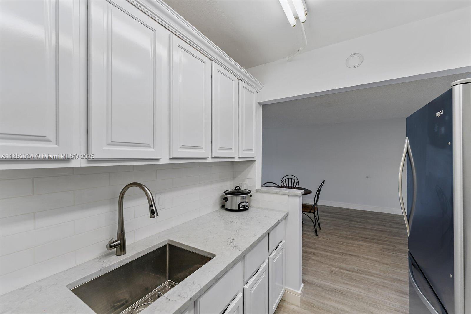 LORI-LYNN CONDO - Residential Lease