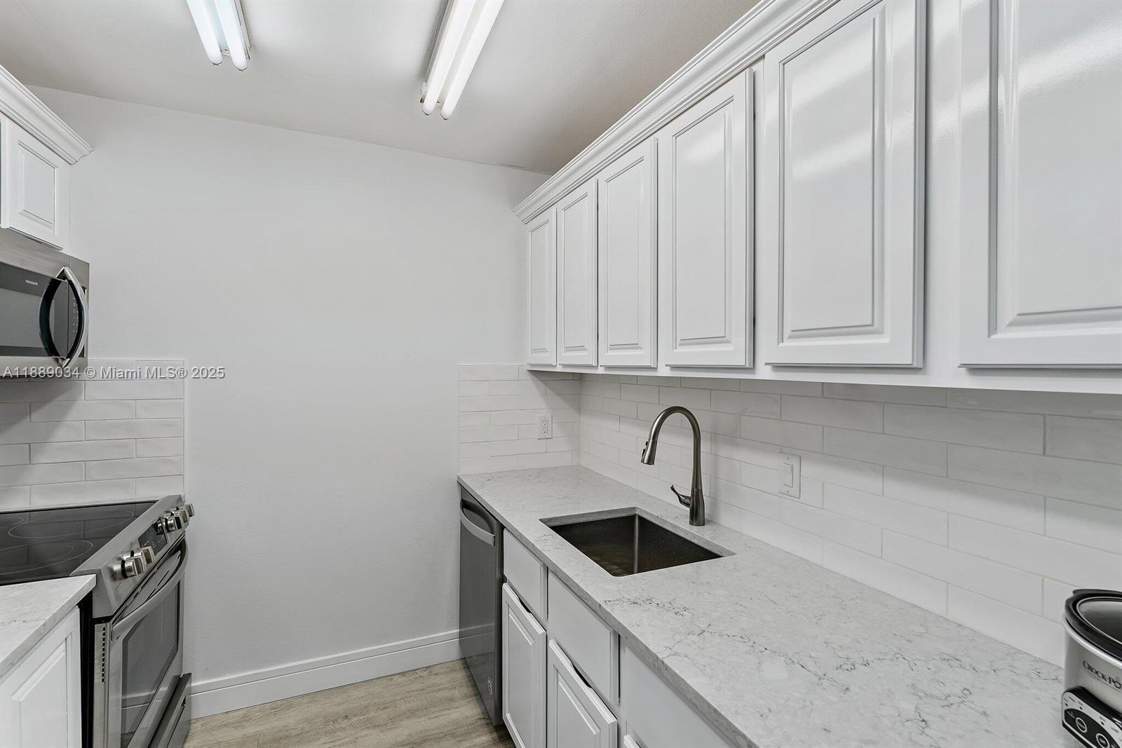 LORI-LYNN CONDO - Residential Lease