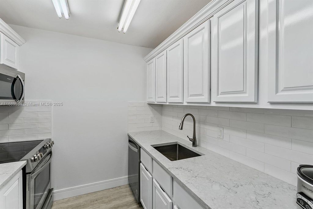 Photo of 725 Hummingbird Way #204, North Palm Beach, FL 33408 (MLS # A11889034)