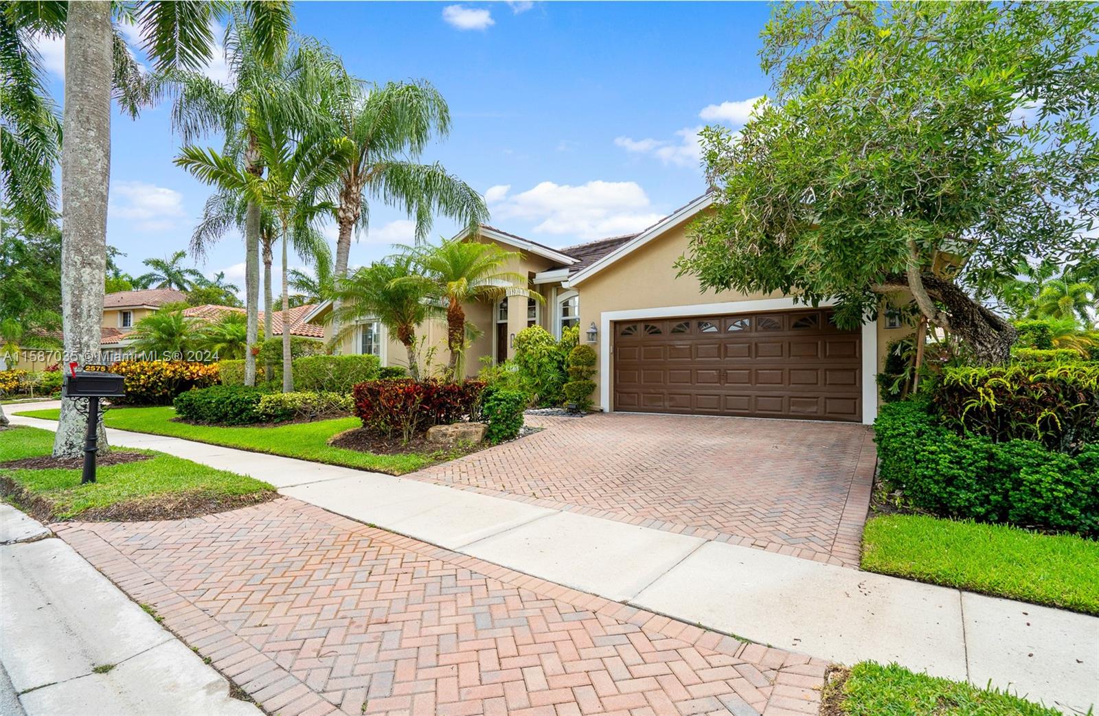 View Weston, FL 33327 house