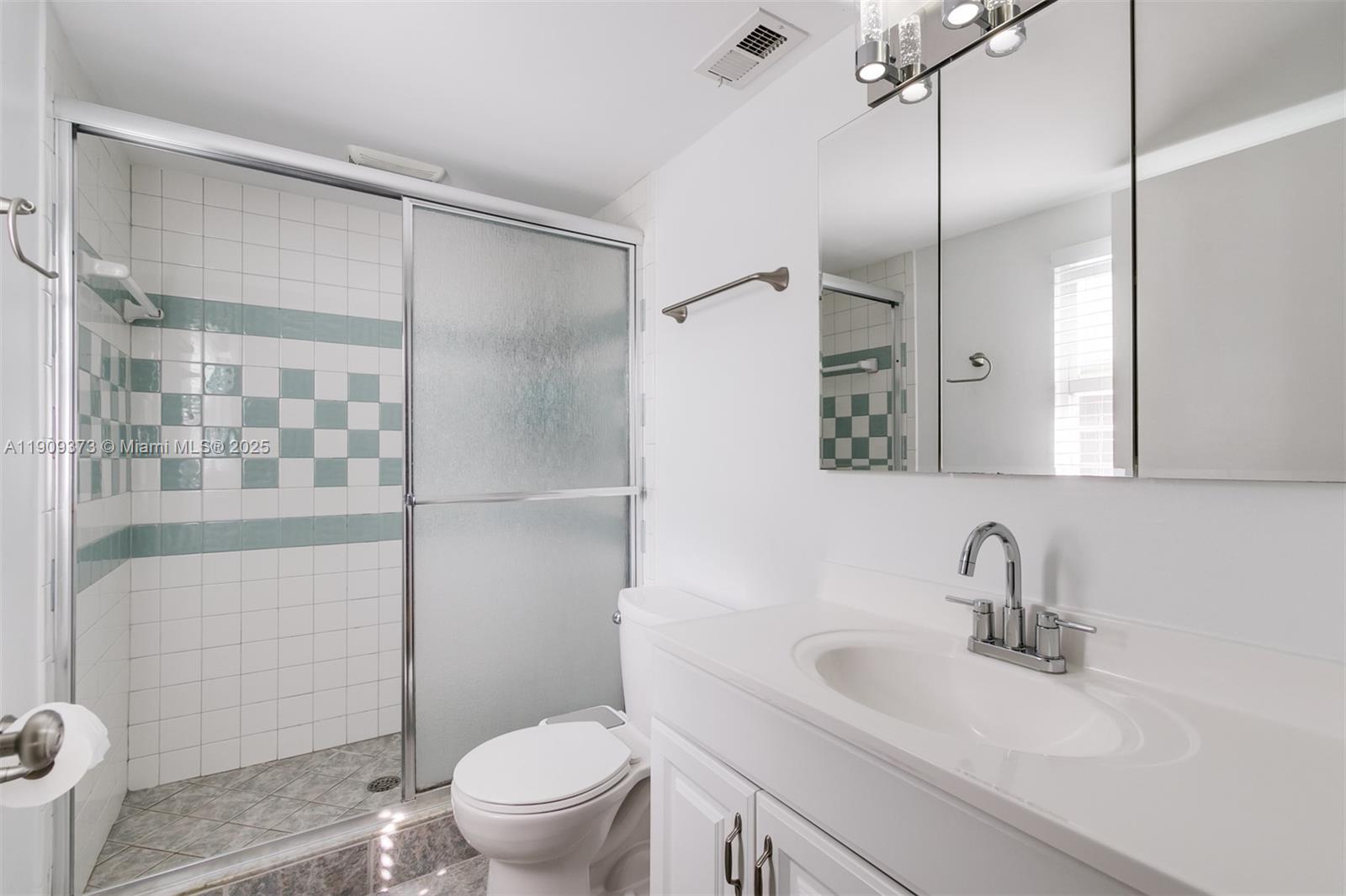 NINTH GREEN AT CRYSTAL LA - Residential Lease