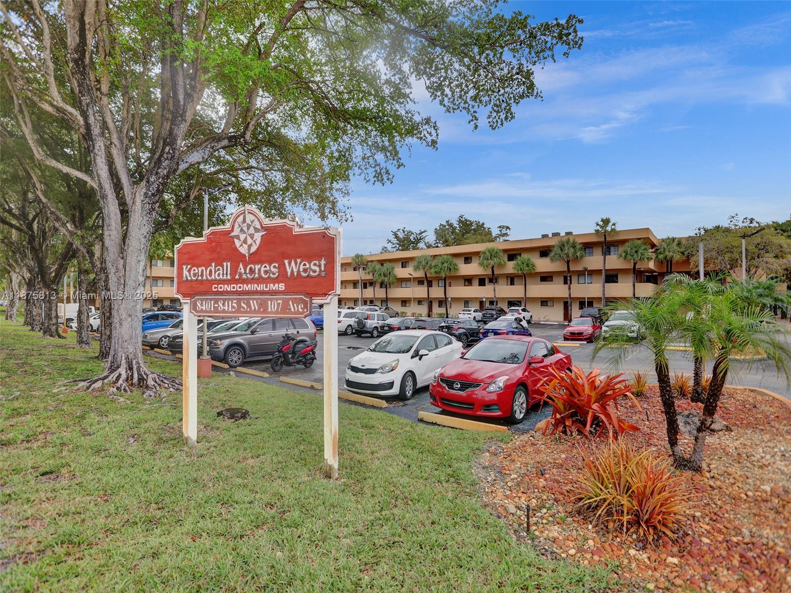 Come live in the Heart of Kendall! Remodeled 2/2 apartment near hospitals, highways & schools. Modern finishes, bright & airy living room, stainless steel appliances, in-unit laundry. Quiet neighborhood, walk to amenities.