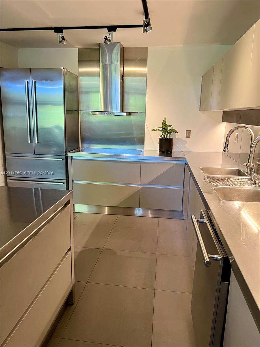 CORONADO CONDO- TOWER II - Residential