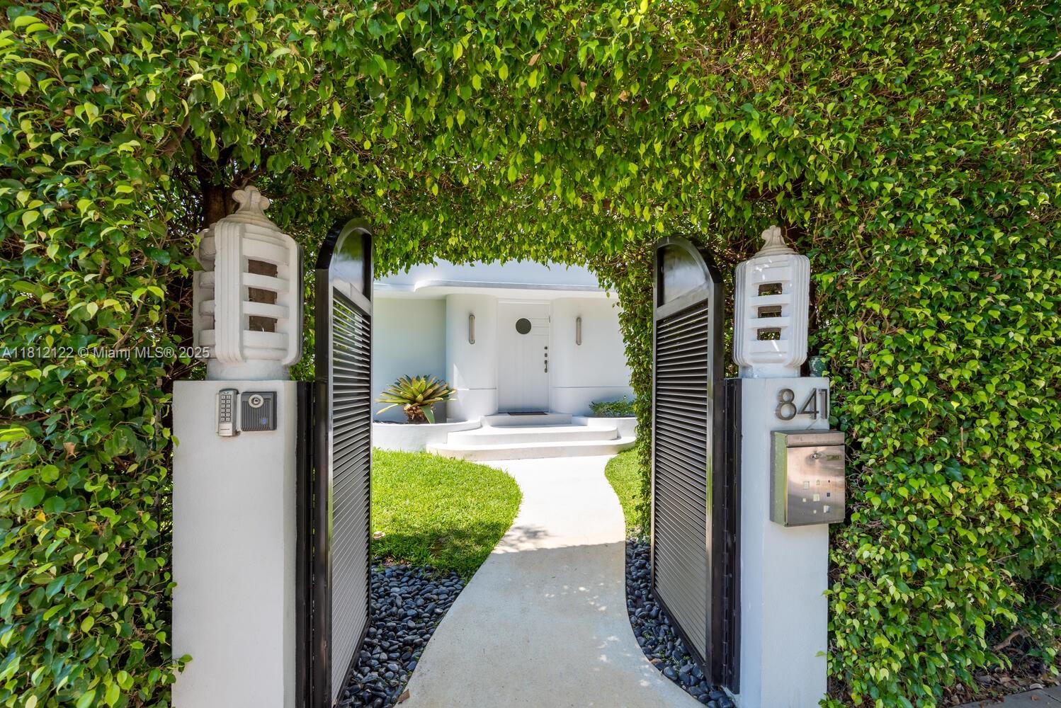 841 19th St, Miami Beach, Miami-Dade County, Florida - 4 Bedrooms  
5 Bathrooms - 
