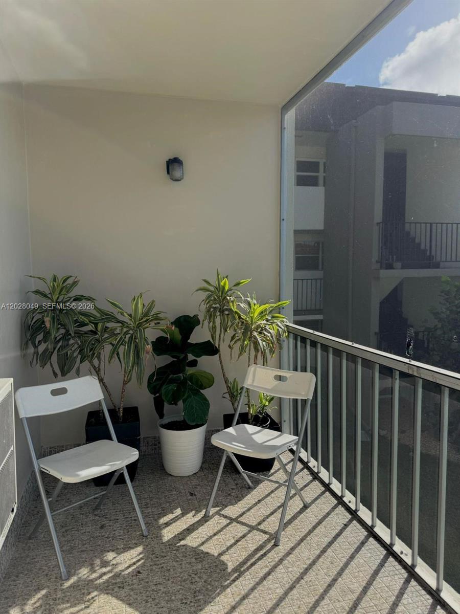 THIRD HORIZONS CONDO - Residential