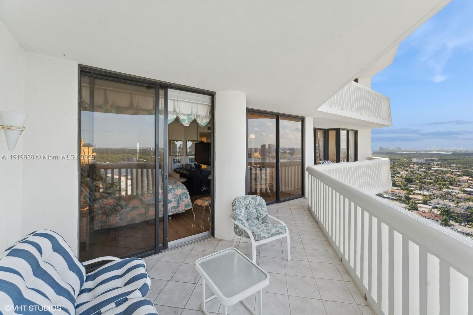 1000 ISL BLVD WILLIAMS IS - Residential