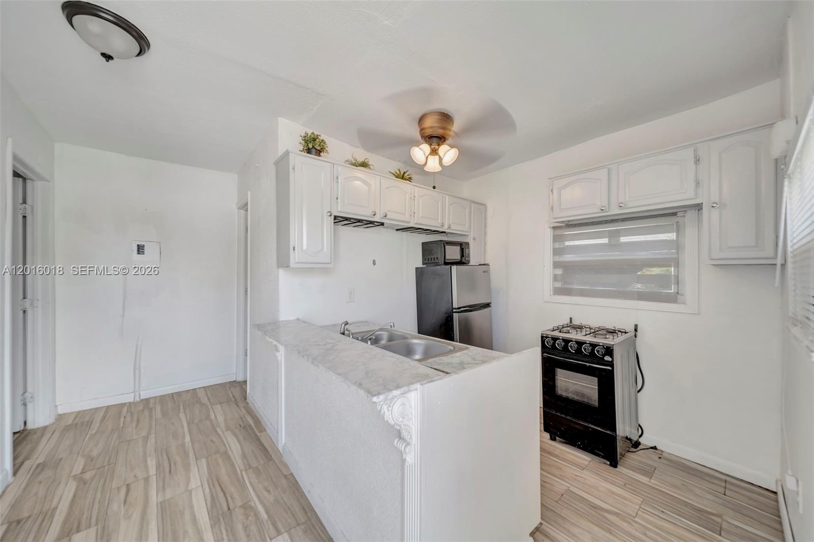 GOLDEN HIGHLANDS EST - Residential