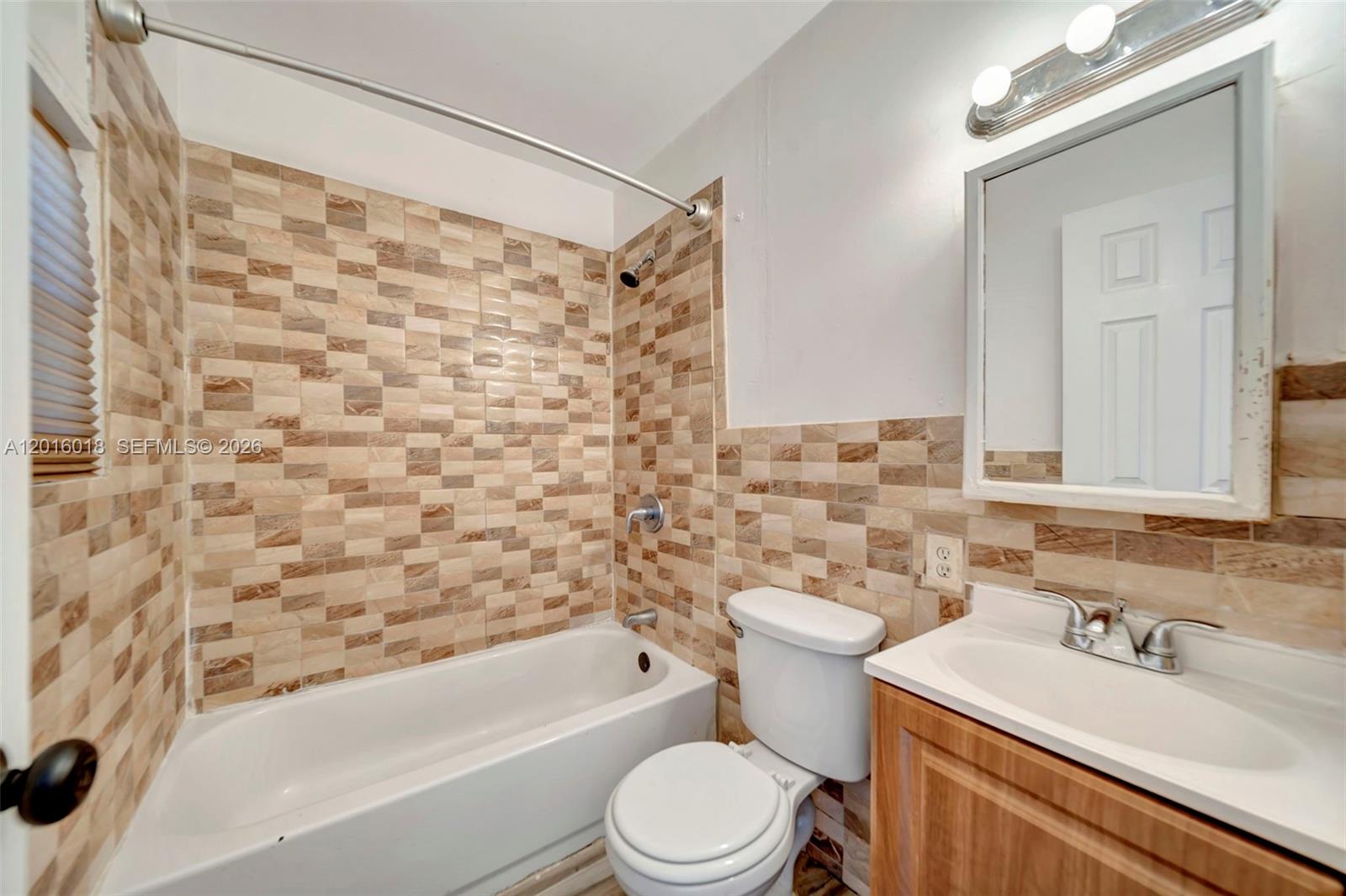 GOLDEN HIGHLANDS EST - Residential