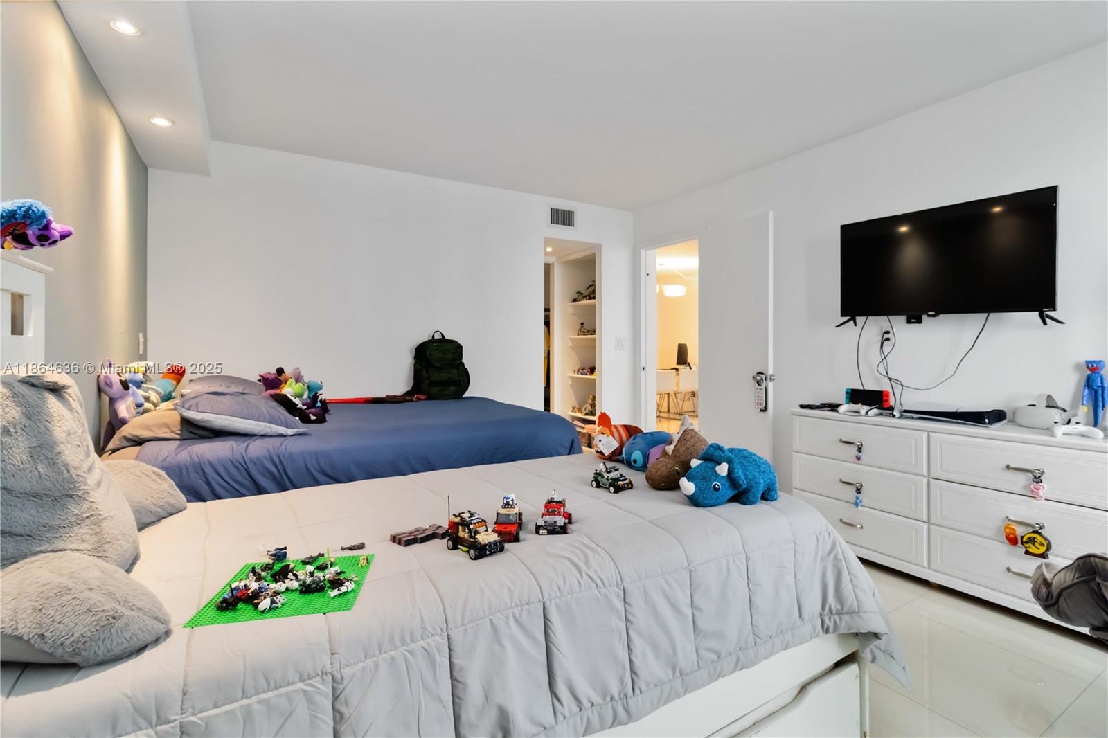 ARLEN HOUSE EAST CONDO - Residential