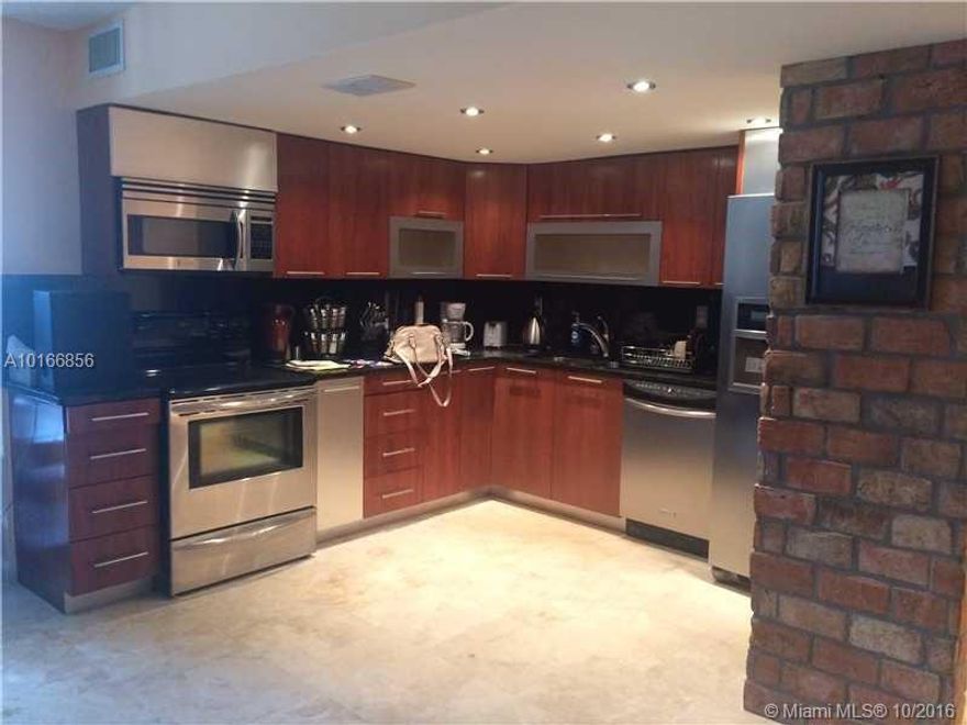 2/2 YEARLEY OR SEASONAL FURNISHED UNIT. GORGEOUS BATHROOMS, STATE OF THE ART KITCHEN WITH STAINLESS STEEL APPLIANCES. MARBEL FLOOR THROUGHOUT. TOTALLY RENOVATED, BRAND NEW AIR CONDITIONING, LOOKS BETTER IN PERSON, MUST SEE.  AVAILABLE JANUARY 2017
VERY EASY TO SHOW