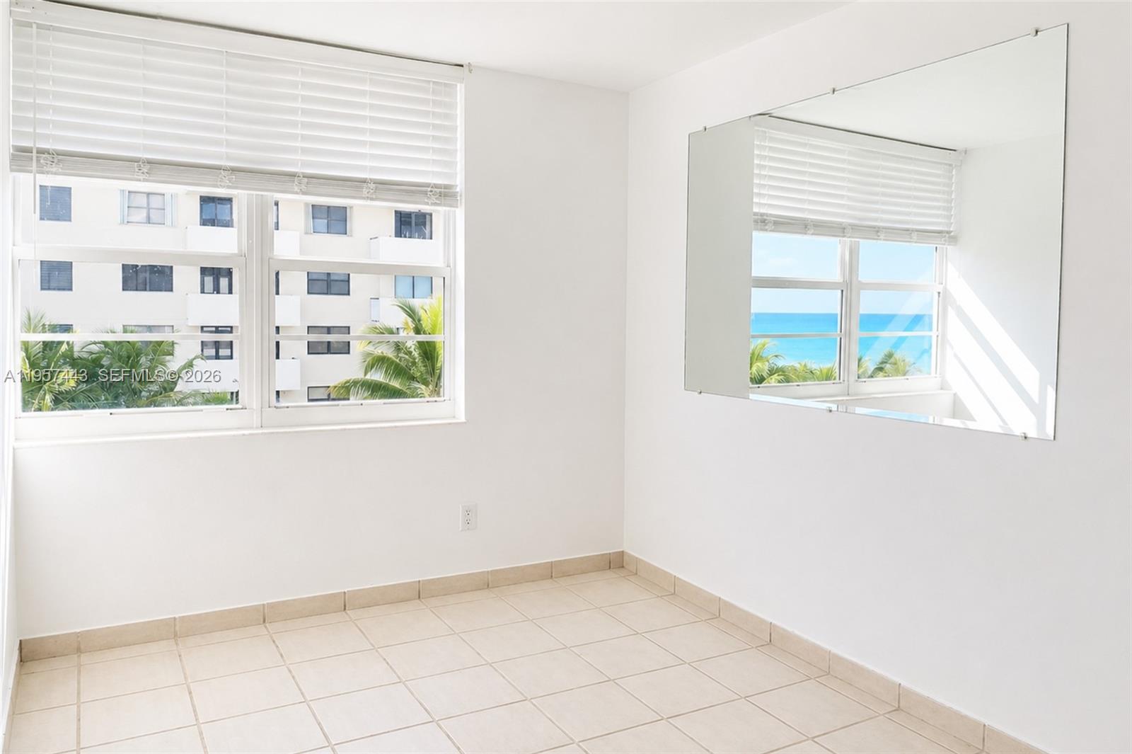 THE DECOPLAGE CONDO - Residential