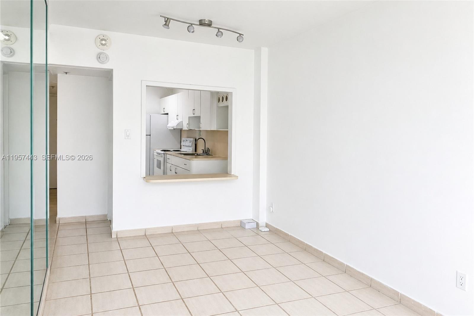THE DECOPLAGE CONDO - Residential
