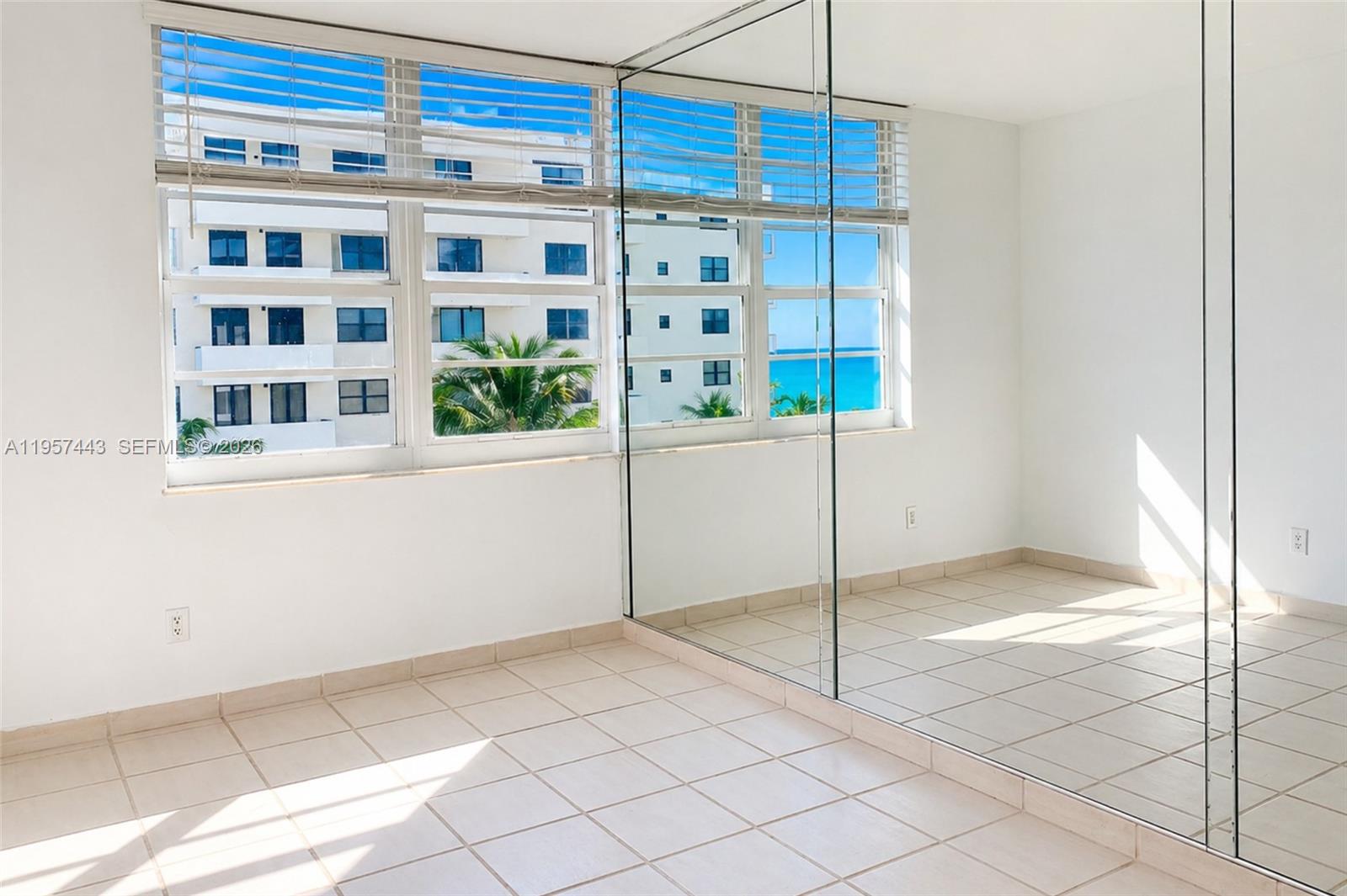 THE DECOPLAGE CONDO - Residential