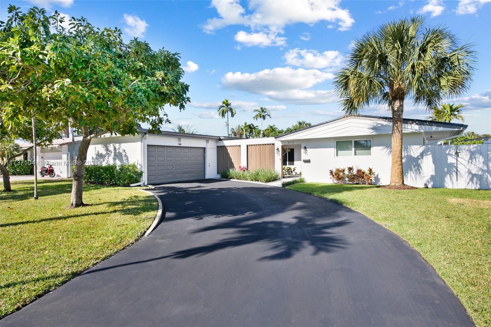 Property for Sale at 510 N Crescent Dr, Hollywood, Broward County, Florida - Bedrooms: 3 
Bathrooms: 2  - $924,999