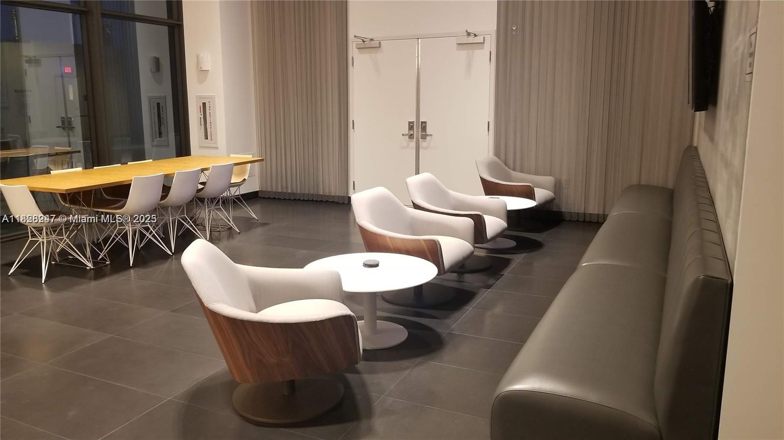 CANVAS CONDO - Residential