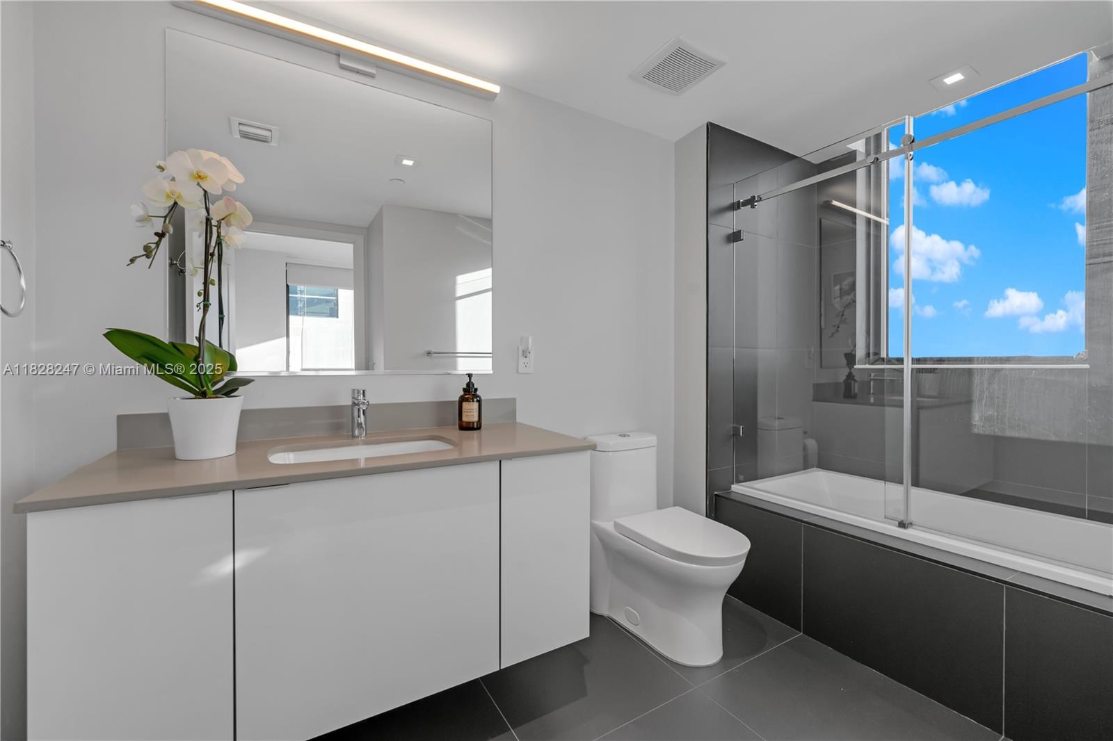 CANVAS CONDO - Residential