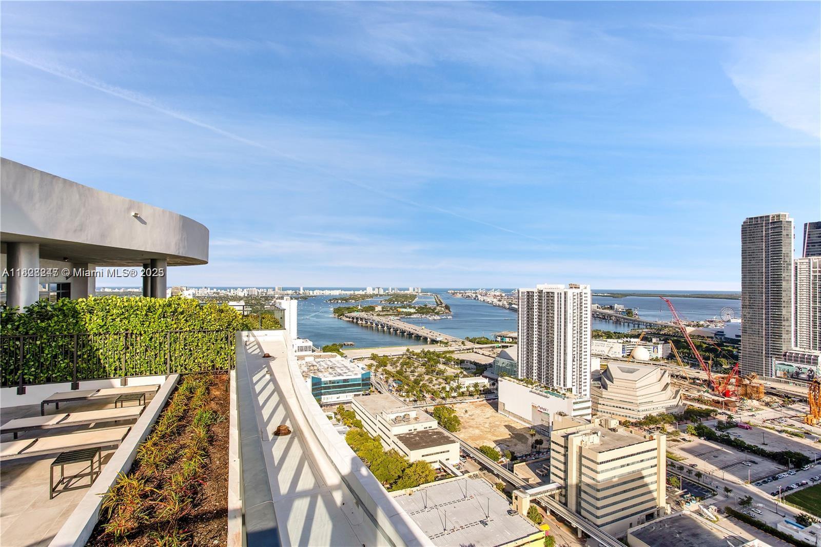 CANVAS CONDO - Residential