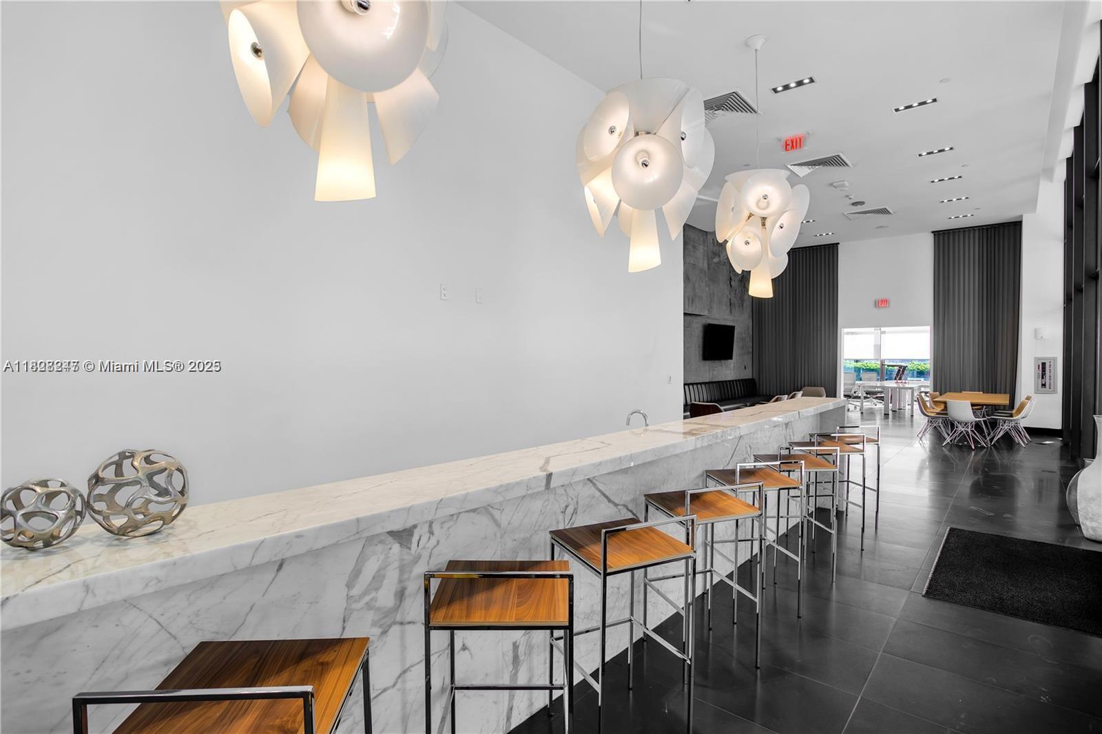 CANVAS CONDO - Residential