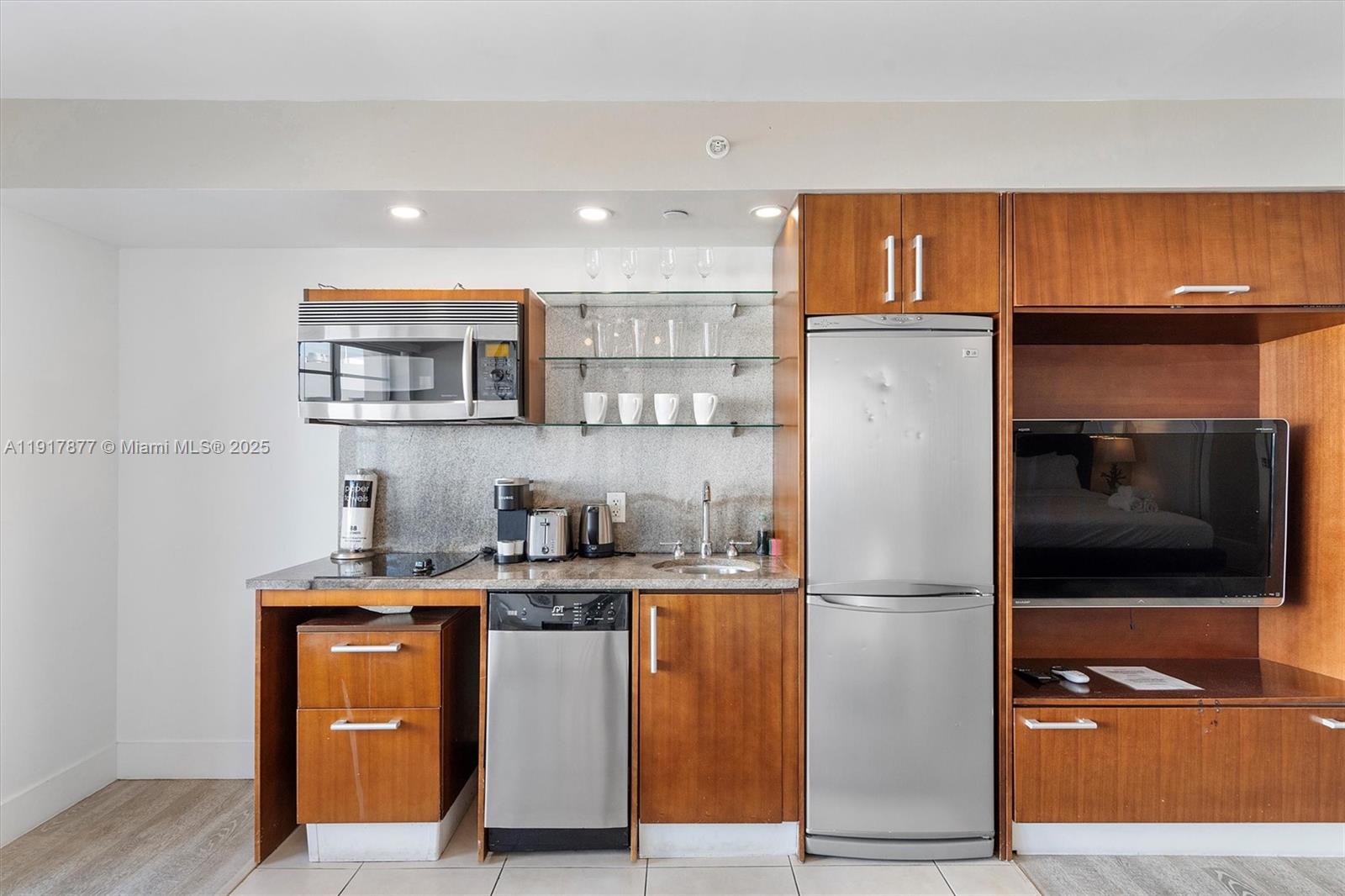 THE STRAND ON OCEAN DRIVE - Residential