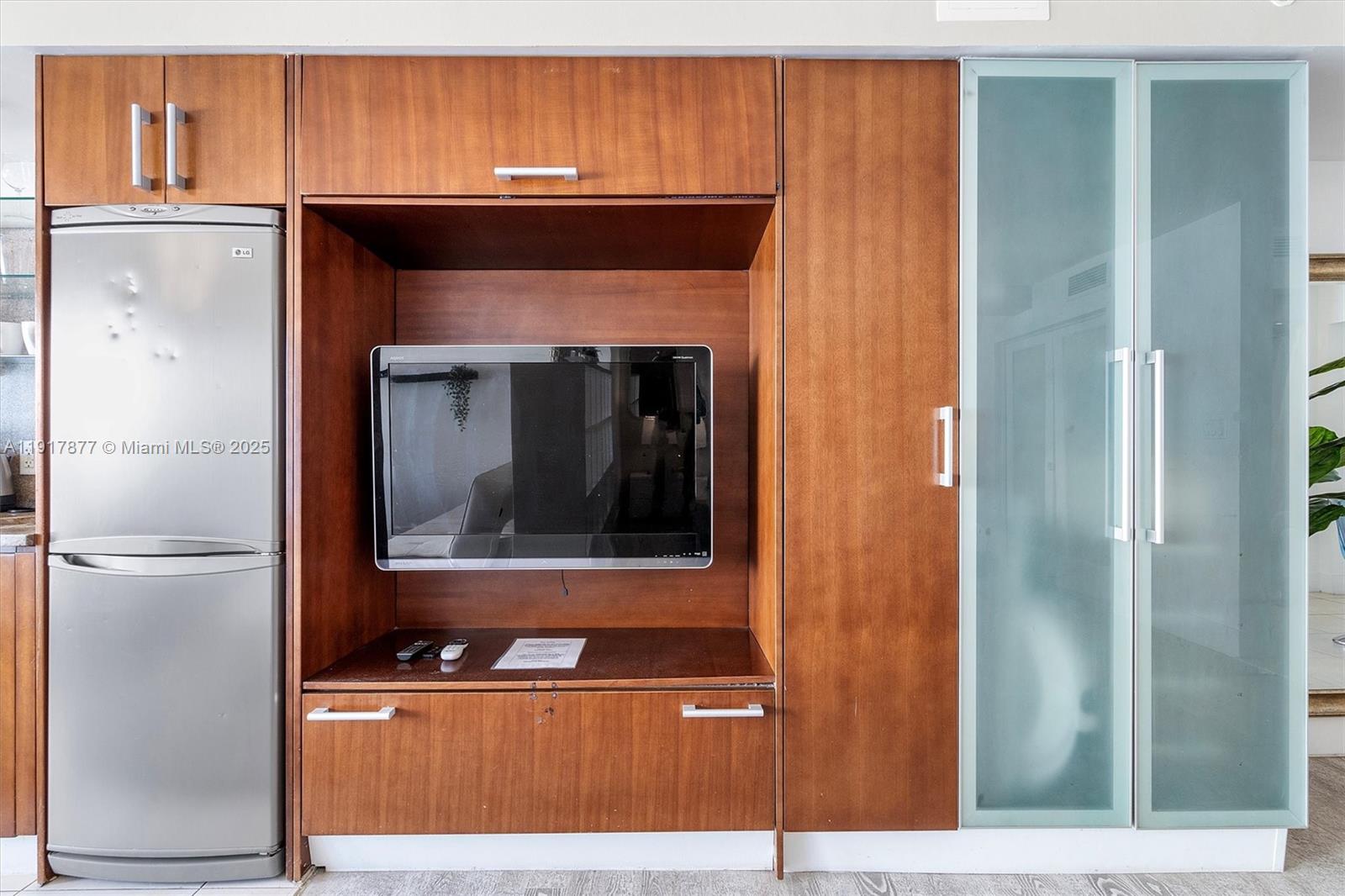 THE STRAND ON OCEAN DRIVE - Residential