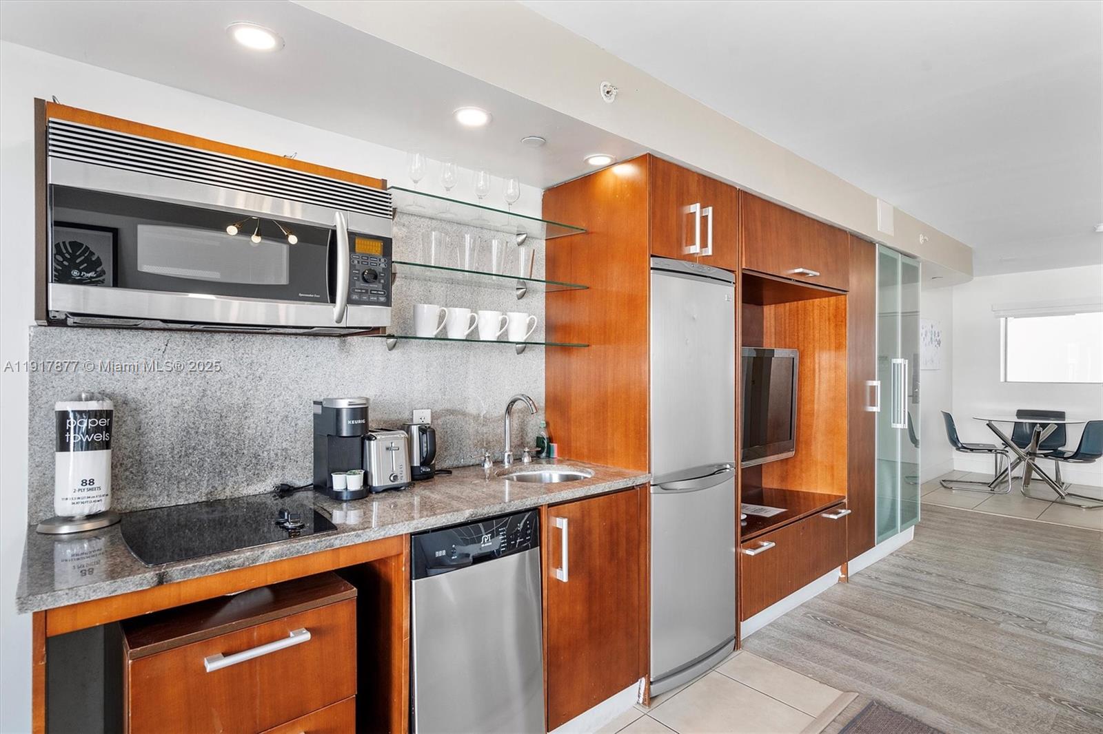 THE STRAND ON OCEAN DRIVE - Residential