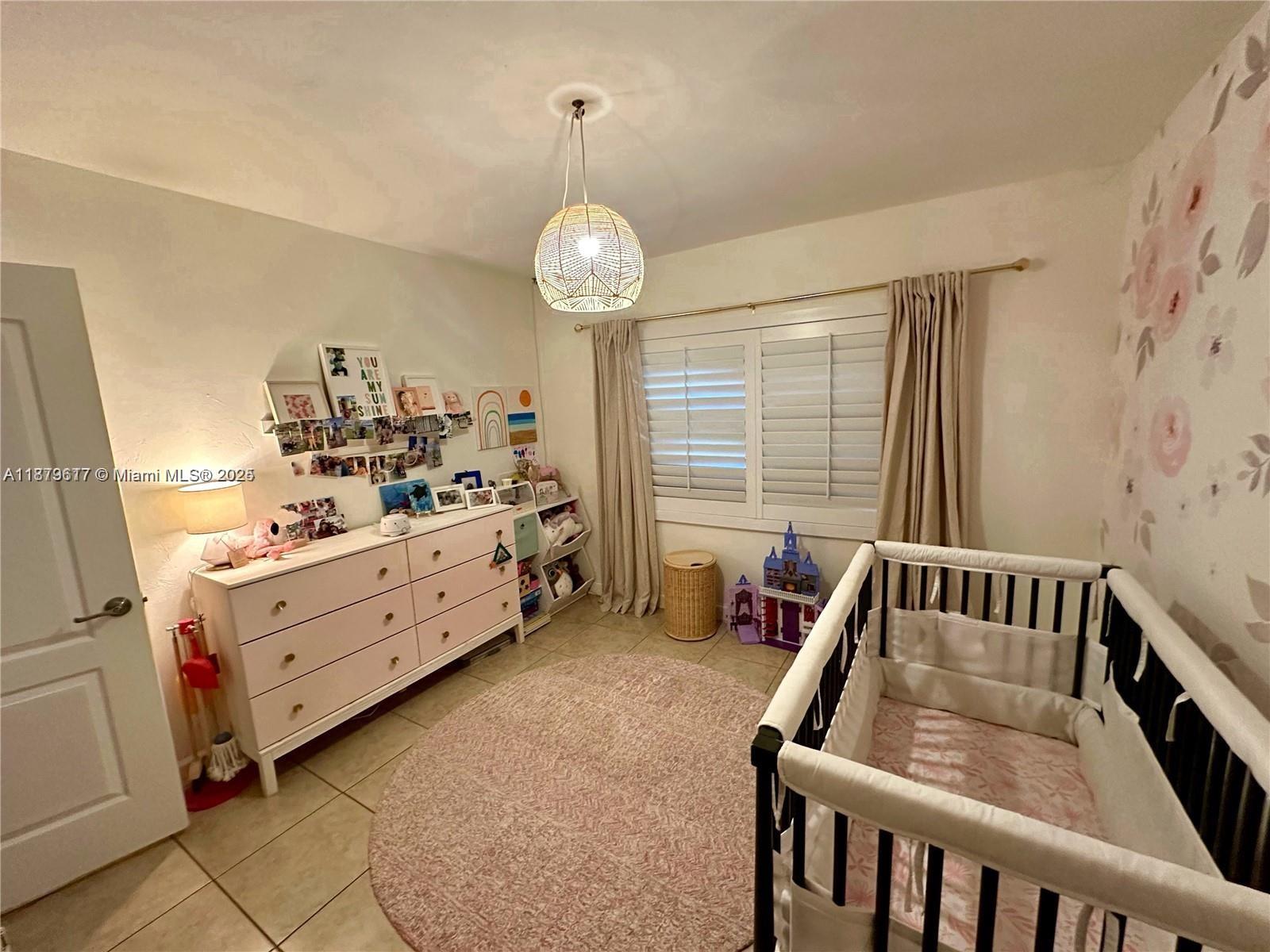 VENETIAN PALMS CONDO - Residential