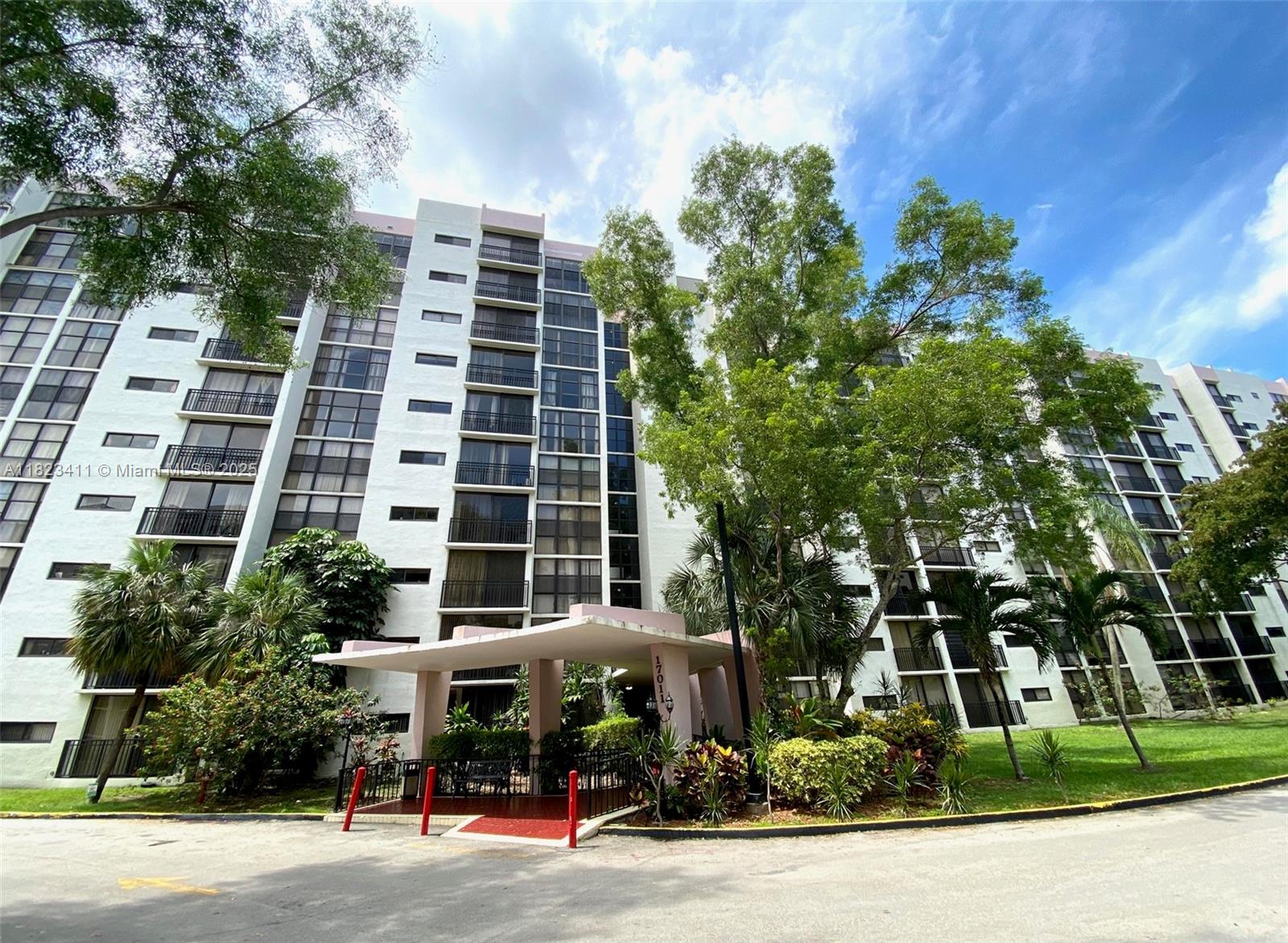 Rental Property at 17011 N Bay Rd 711, Sunny Isles Beach, Miami-Dade County, Florida - Bedrooms: 1 
Bathrooms: 2  - $2,000 MO.