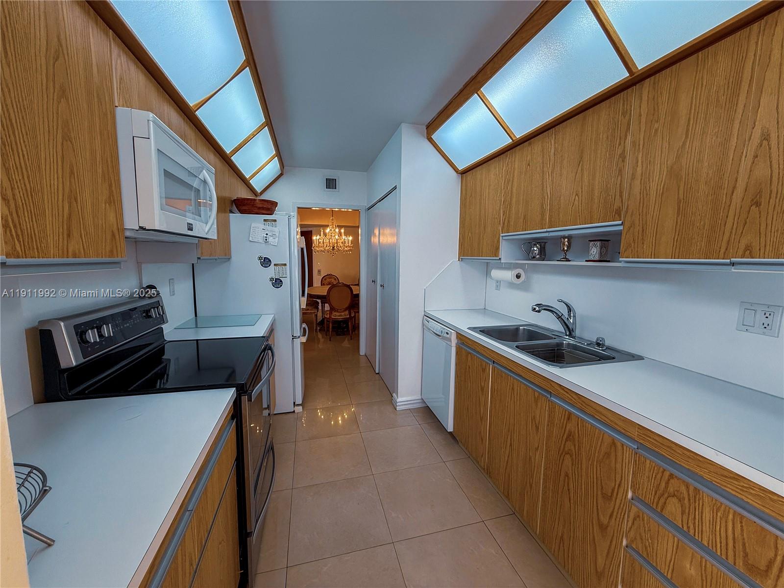 TURNBERRY ISLE SOUTH COND - Residential Lease