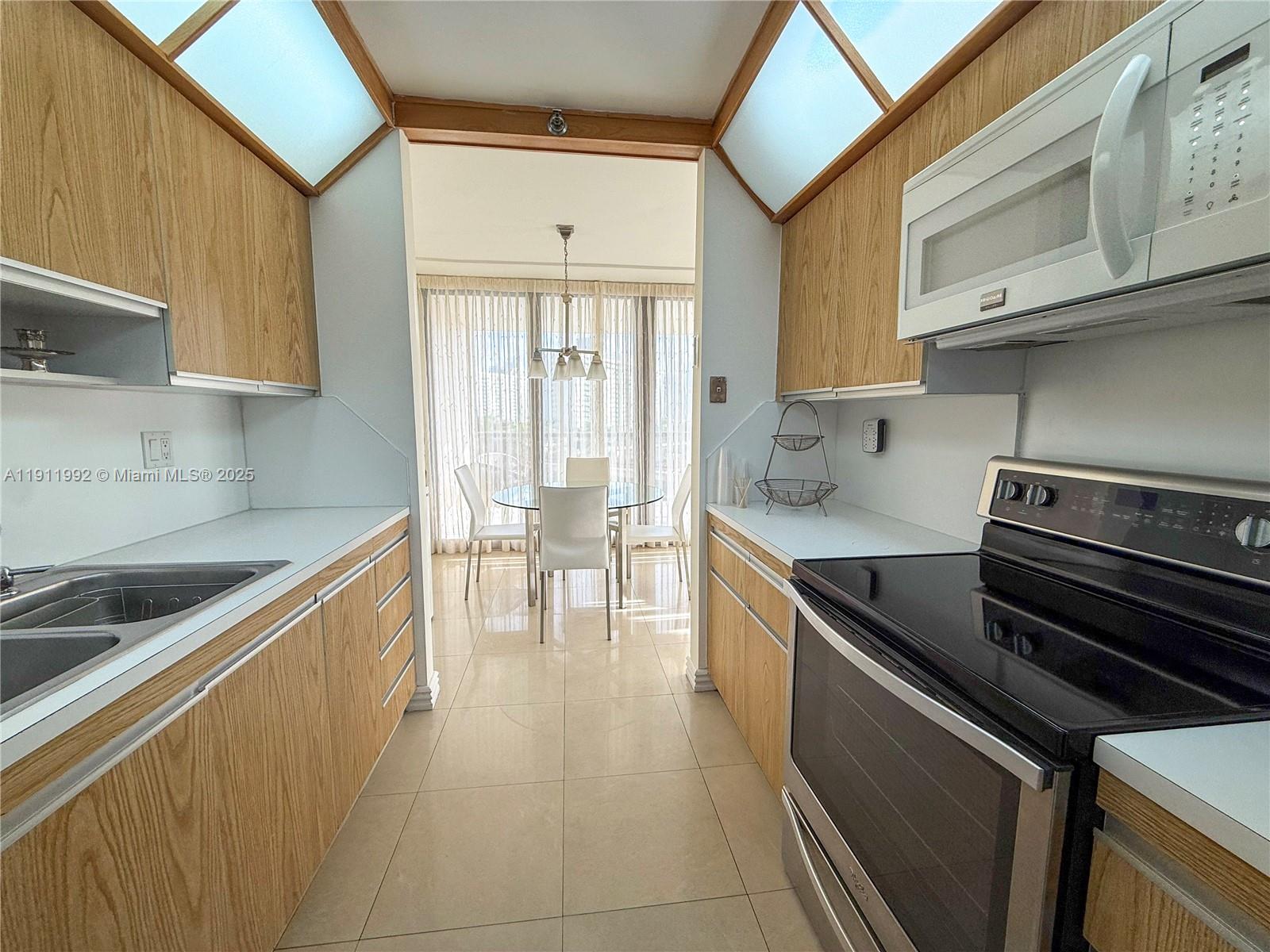 TURNBERRY ISLE SOUTH COND - Residential Lease