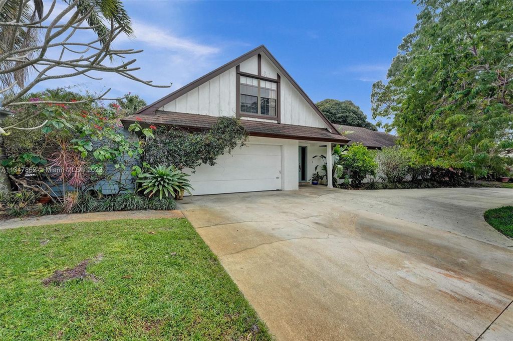 Photo of 325 Fairway North, Tequesta, FL 33469 (MLS # A11347862)