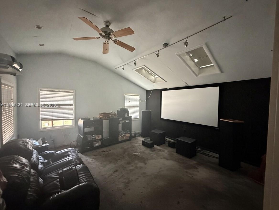 OAKLAND PARK SECOND ADD - Residential