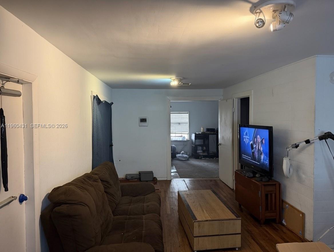 OAKLAND PARK SECOND ADD - Residential