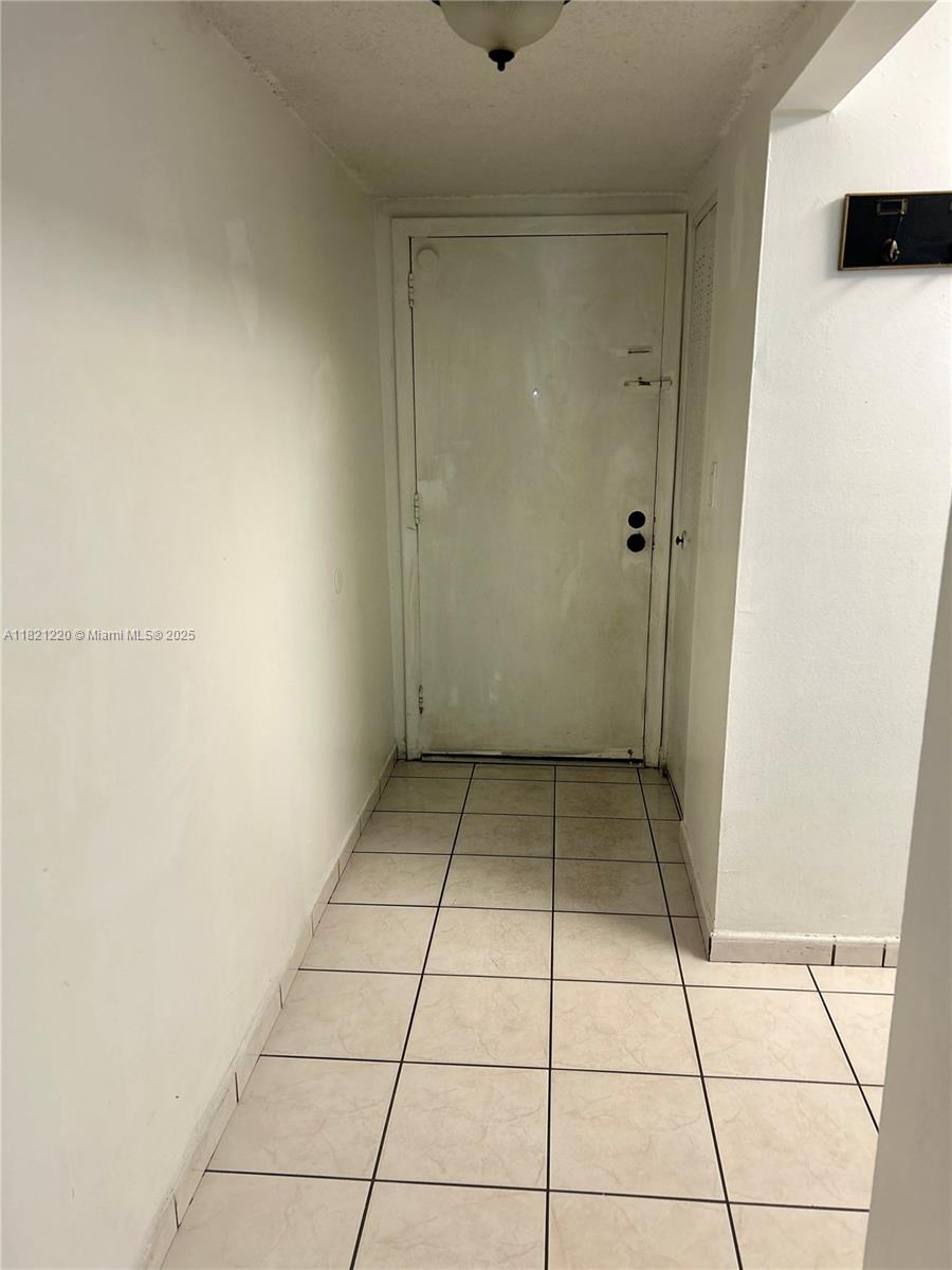 1630 W 46th St 511C, Hialeah, FL, 33012/$259,000 4 1630 W 46th St 511C