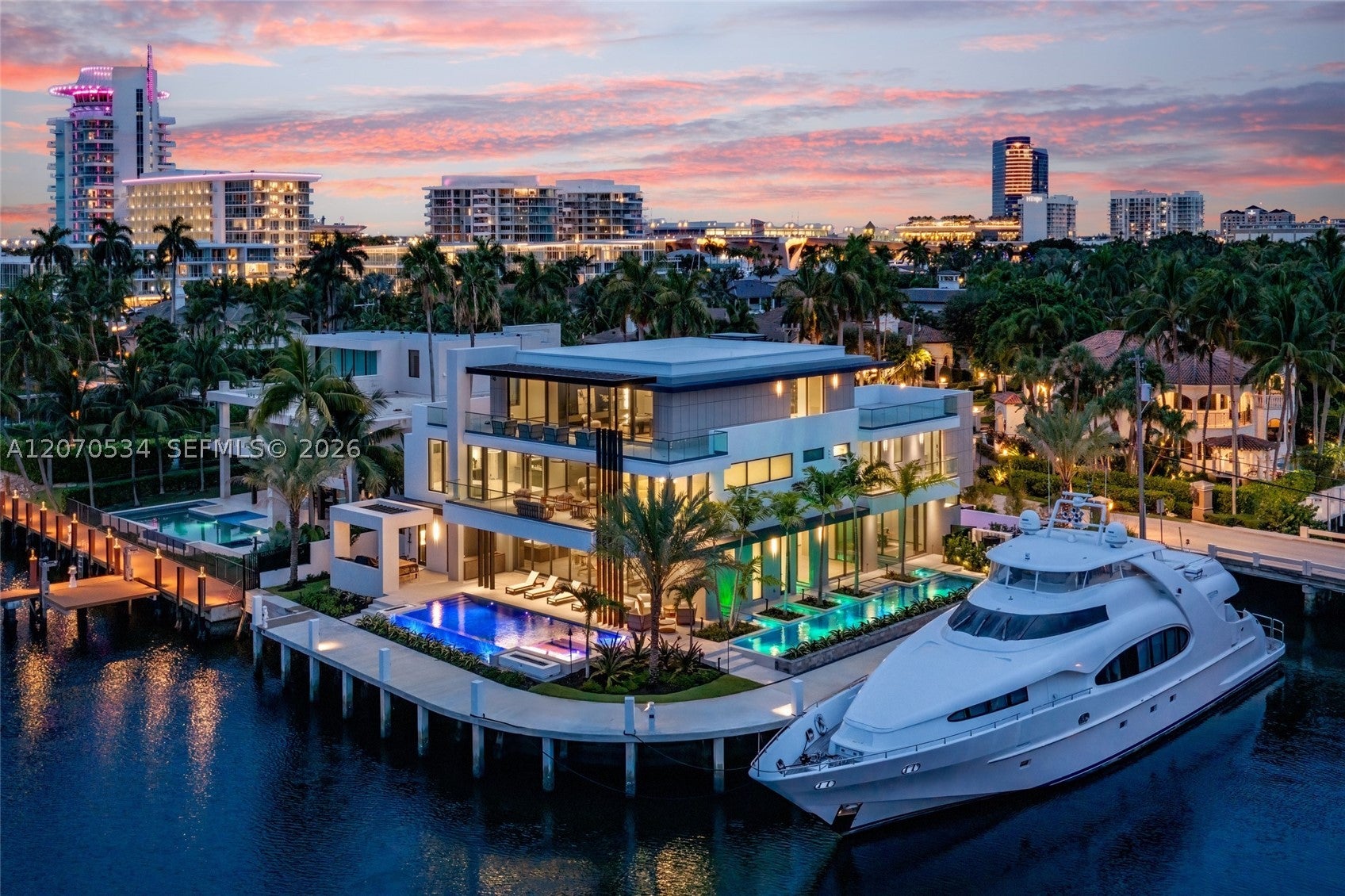 1400 W Lake Dr