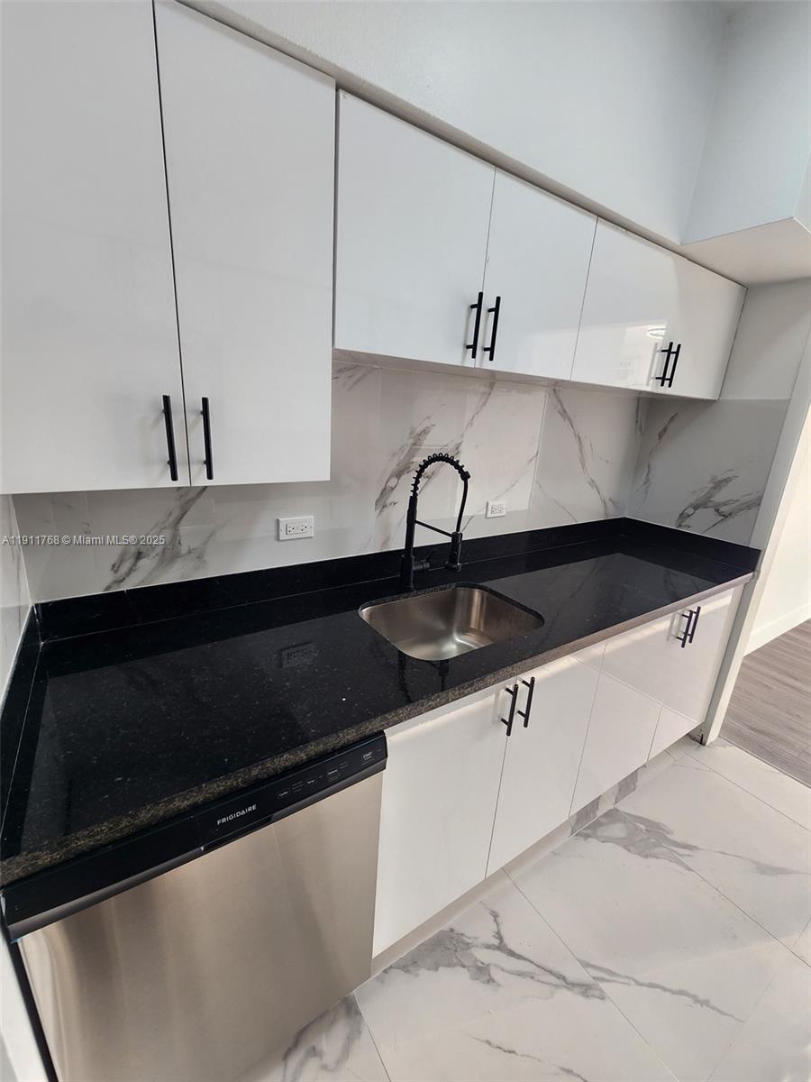 ISLE OF NORMANDY MIAMI VI - Residential Lease