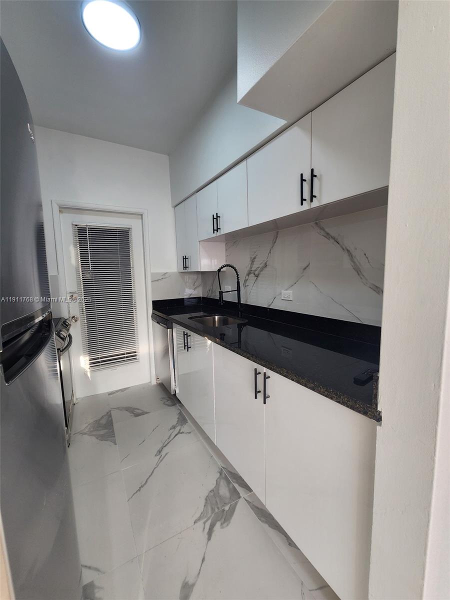 ISLE OF NORMANDY MIAMI VI - Residential Lease