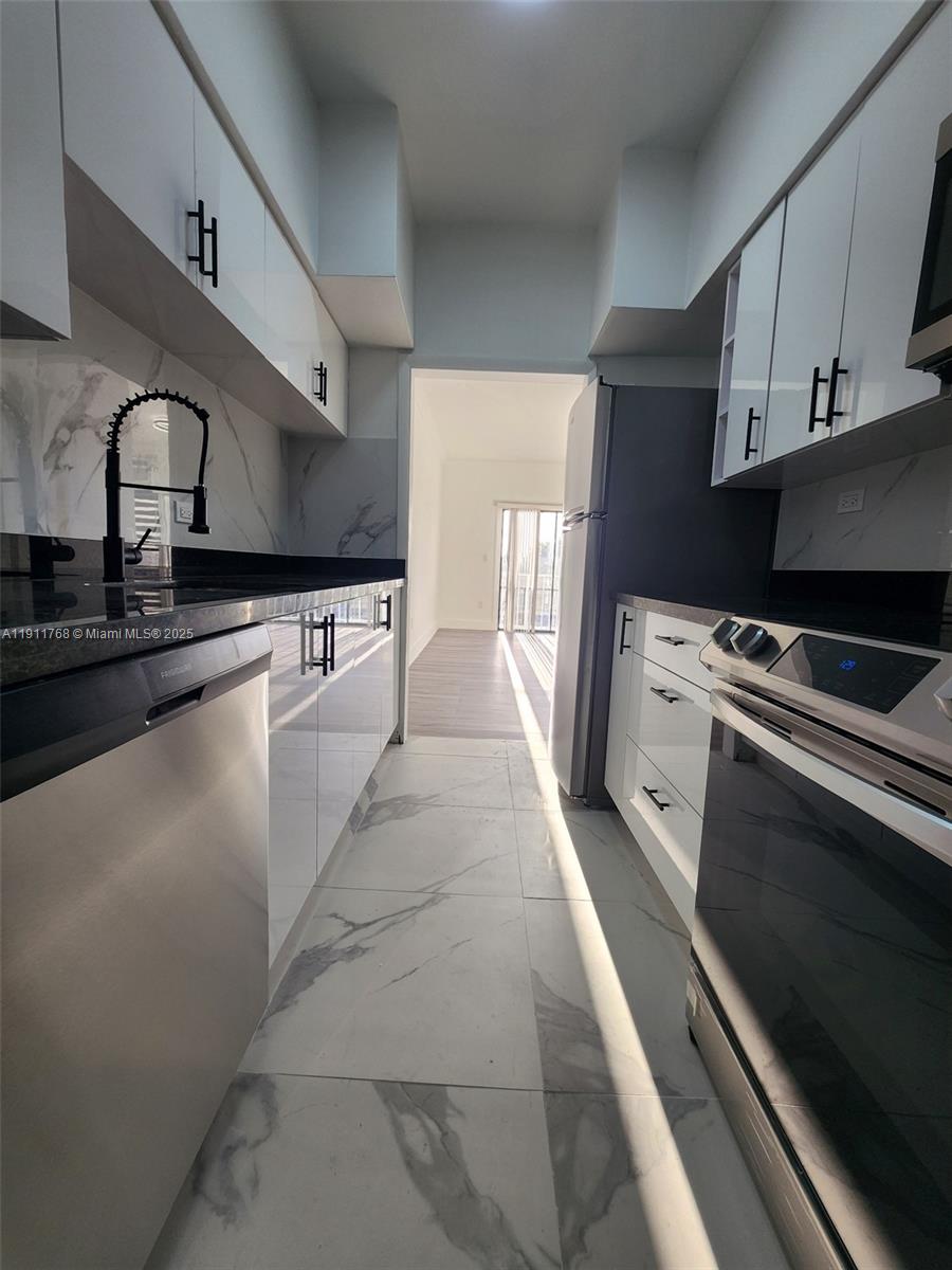 ISLE OF NORMANDY MIAMI VI - Residential Lease