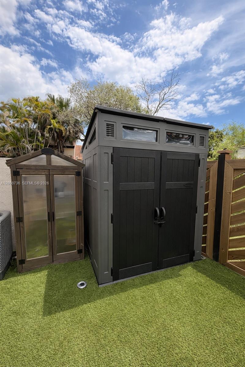 KENLAND COURT - Residential Lease