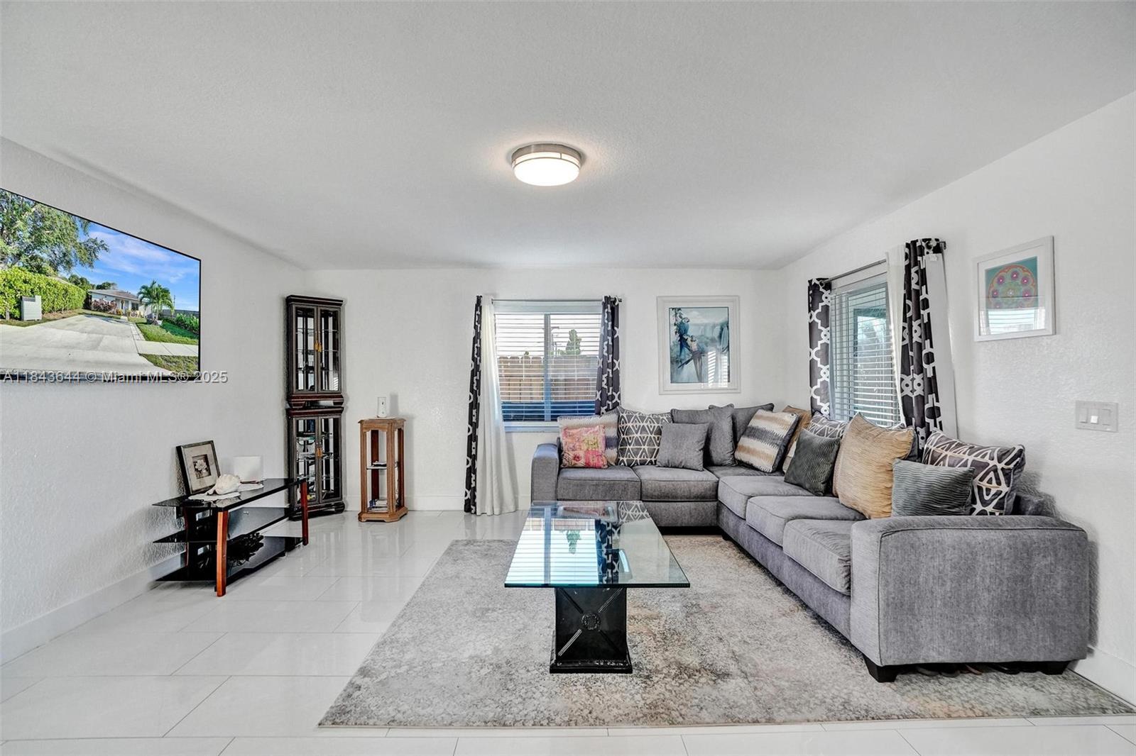 OAKLAND PARK SECOND ADD - Residential