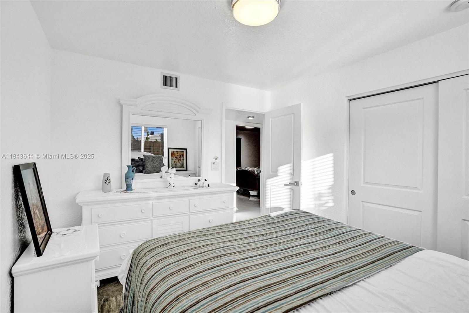 OAKLAND PARK SECOND ADD - Residential