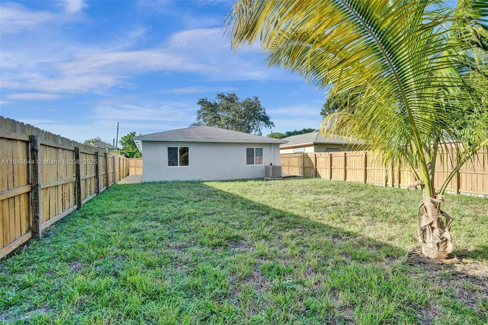 OAKLAND PARK SECOND ADD - Residential