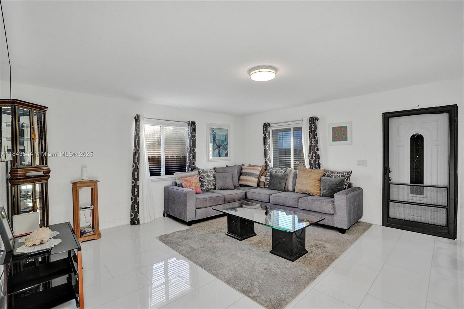 OAKLAND PARK SECOND ADD - Residential