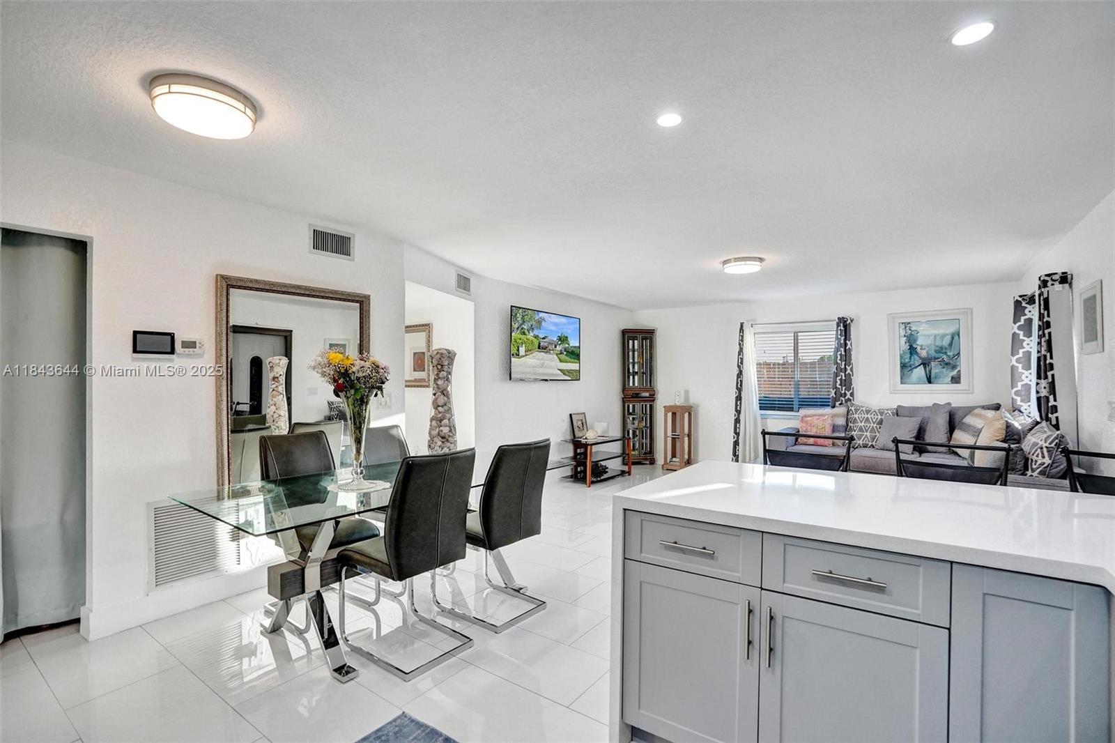 OAKLAND PARK SECOND ADD - Residential