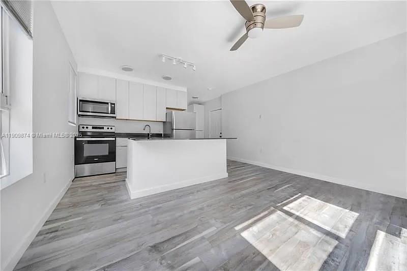 LAWRENCE ESTATE LAND CO - Residential Lease