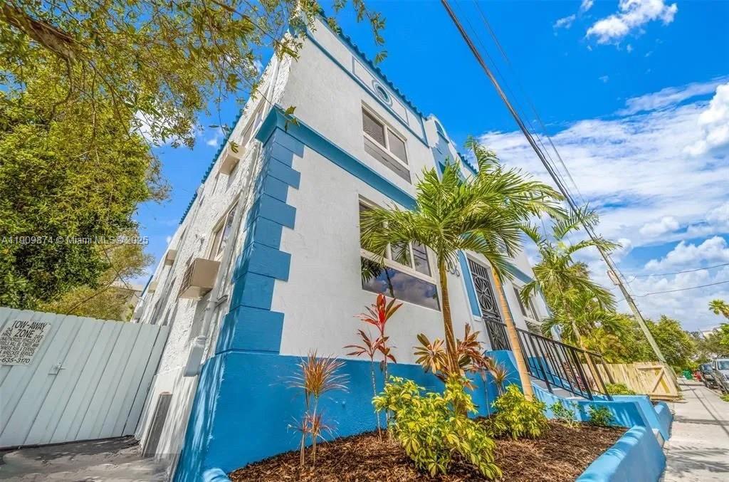 LAWRENCE ESTATE LAND CO - Residential Lease